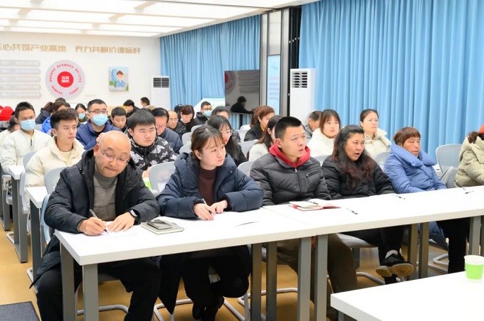 深入社區(qū)，傾聽民聲 成都市人大代表龔曉鷗開展“幸福美好生活十大工程”宣講 第2張